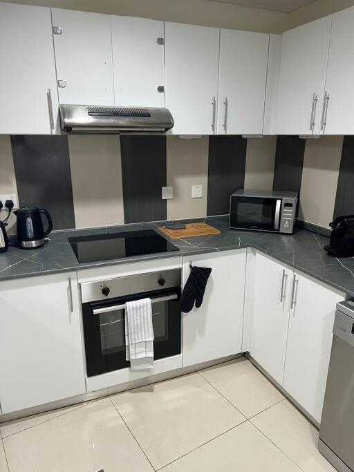 1 Bed Apartment With Sea View, Pool, Gym & Free Parking In Dubai Marina Bagian luar foto