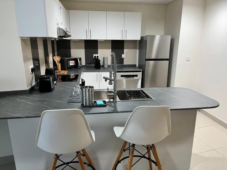 1 Bed Apartment With Sea View, Pool, Gym & Free Parking In Dubai Marina Bagian luar foto
