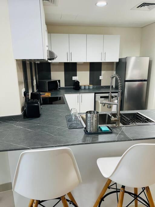 1 Bed Apartment With Sea View, Pool, Gym & Free Parking In Dubai Marina Bagian luar foto